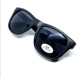 NWT Captain Morgan Black Sunglasses